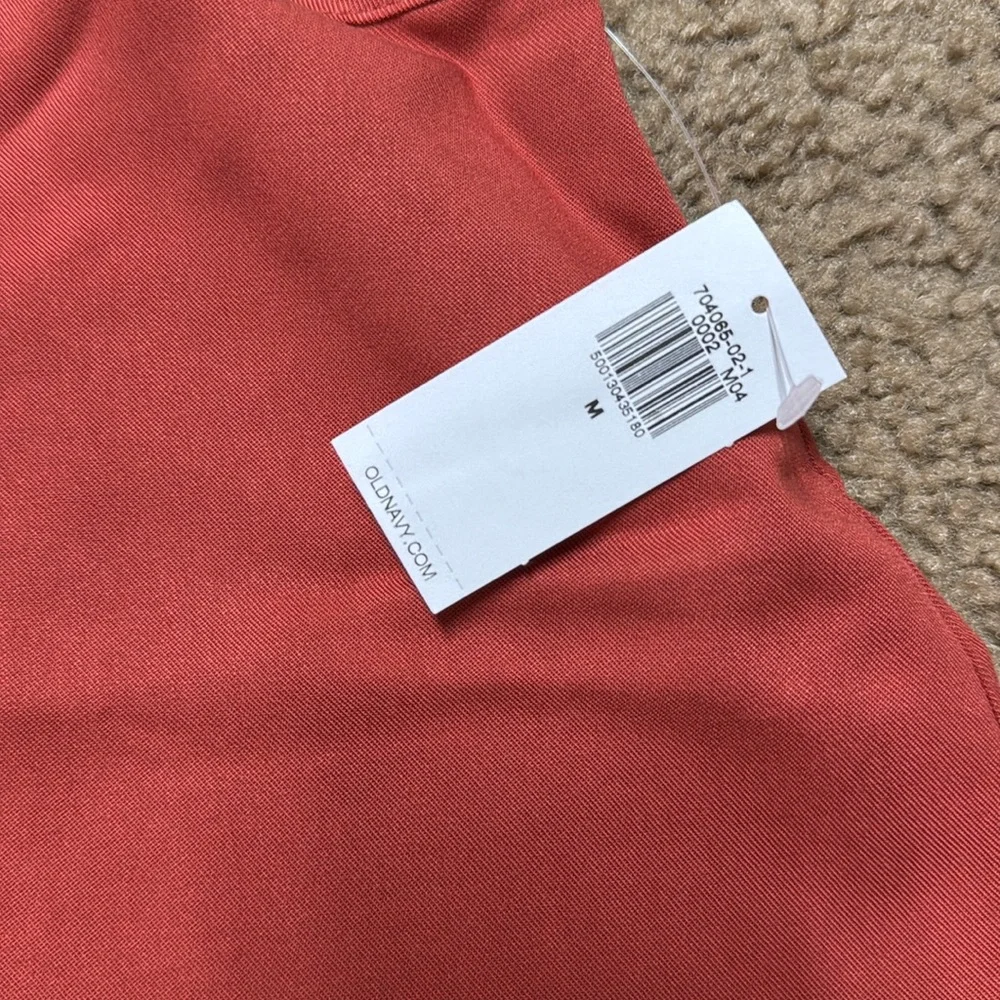 Old Navy women tank. Medium. NWT! - Picture 3 of 5
